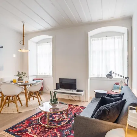 Daire Chic Tailor Made Flat In Chiado Lisboa