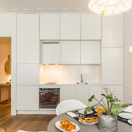 Chic Tailor Made Flat In Chiado