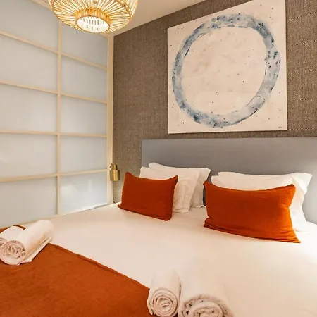 Chic Tailor Made Flat In Chiado