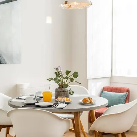 Chic Tailor Made Flat In Chiado Apartman Lisboa