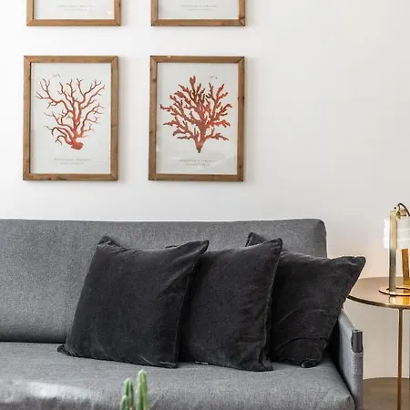 Chic Tailor Made Flat In Chiado Lisbona