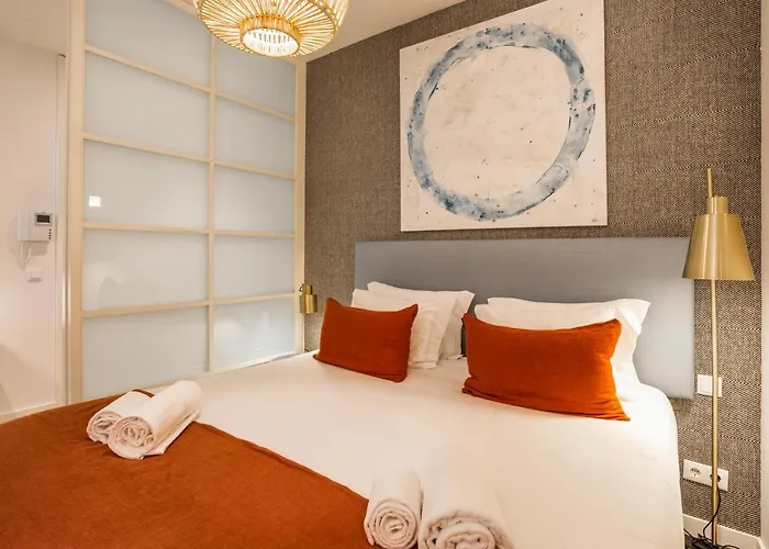 Chic Tailor Made Flat In Chiado