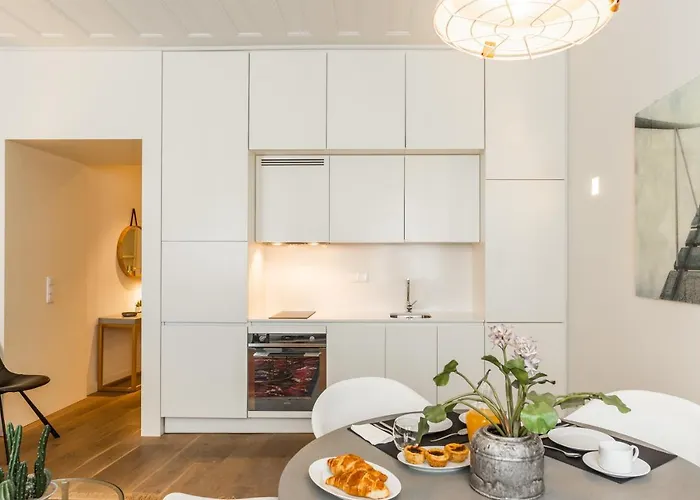 Chic Tailor Made Flat In Chiado