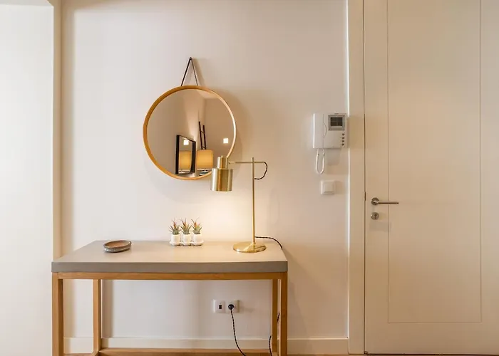 Chic Tailor Made Flat In Chiado *